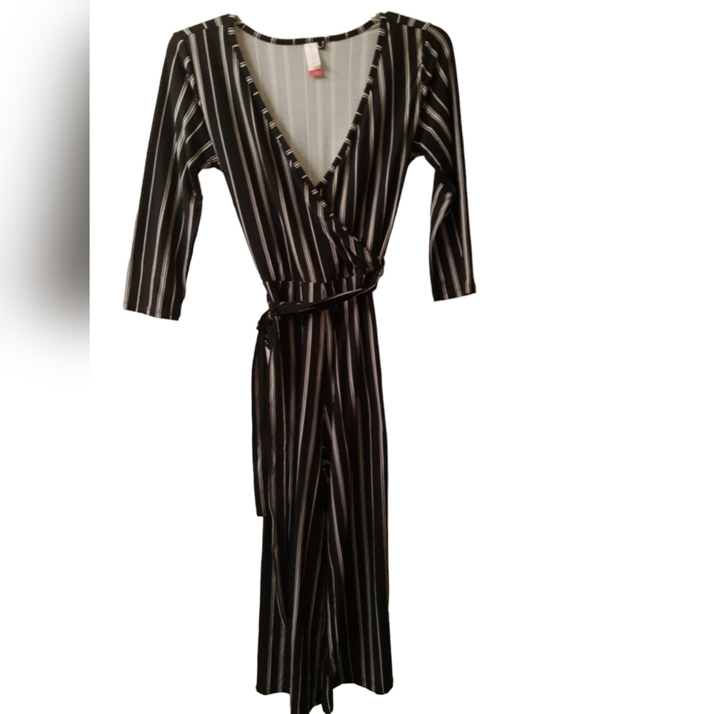 Black and White Pinstripe Jumpsuit, Women Juniors L (11-13) - Picture 2 of 16